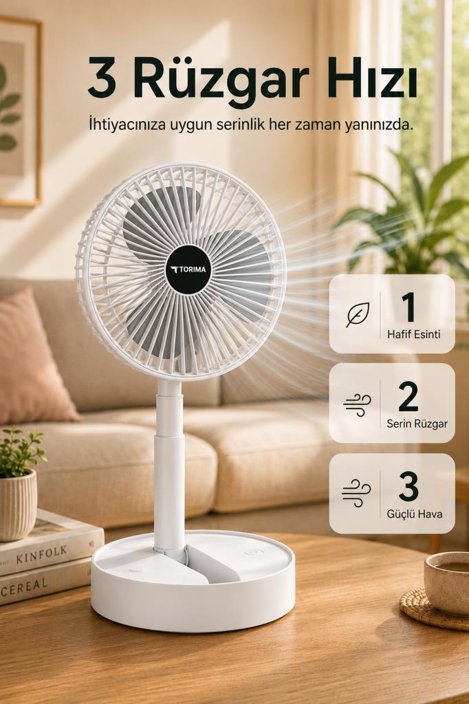Ahşap masa üzerinde üç hız ayarına sahip beyaz taşınabilir masa fanı.