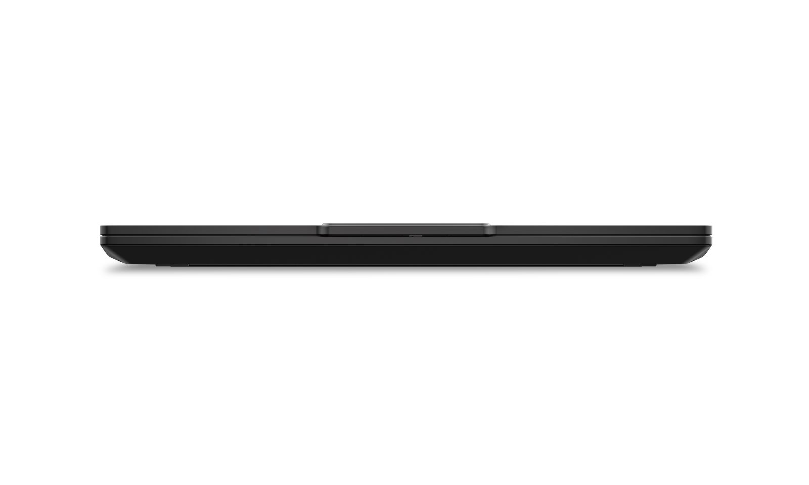 Frontalansicht eines geschlossenen schwarzen Laptops vor weißem Hintergrund.