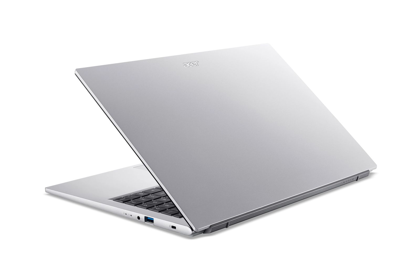 Ein silberner Acer-Laptop ist halb geöffnet und steht auf weißem Hintergrund.