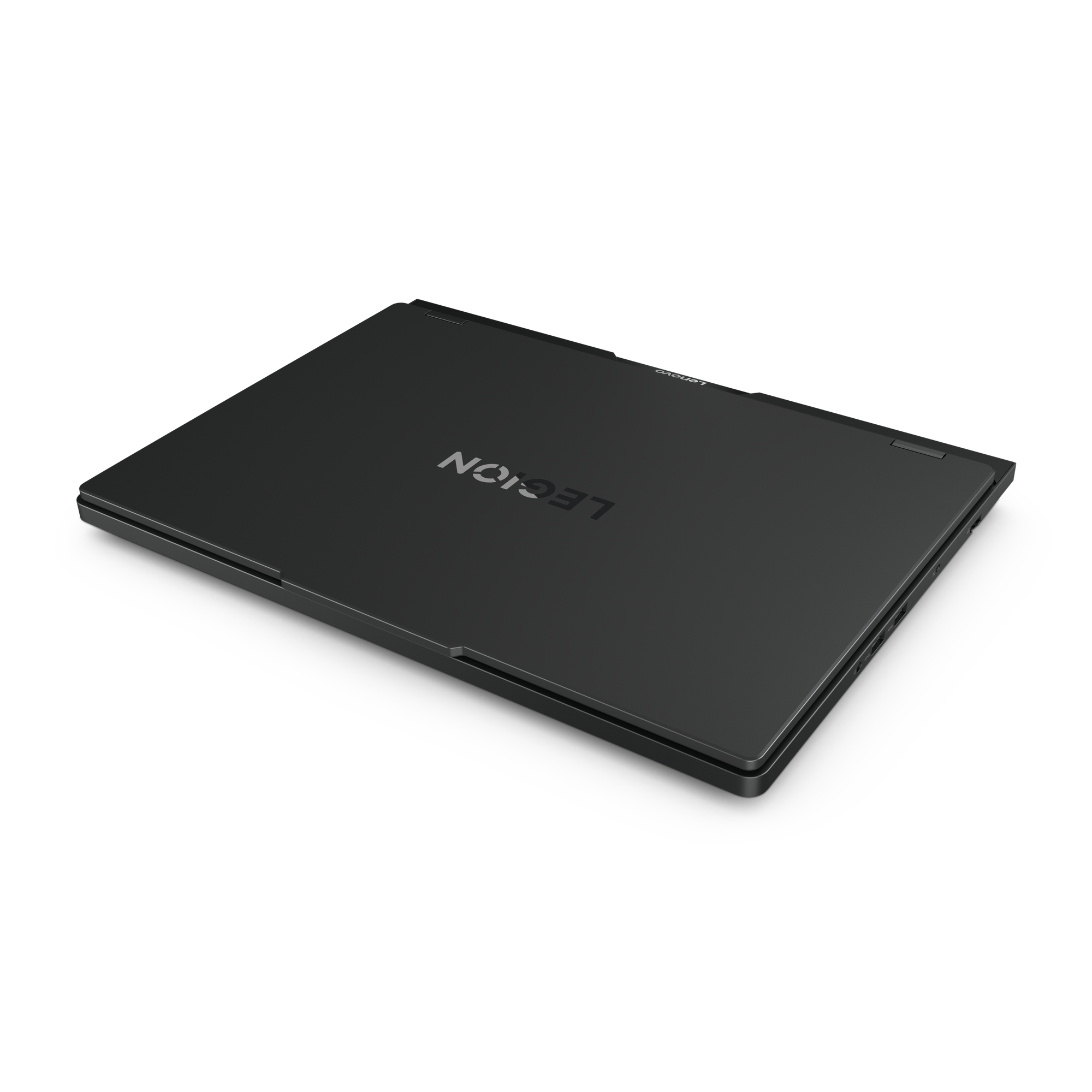 Ein geschlossener schwarzer Lenovo Legion Laptop liegt auf einer weißen Oberfläche.