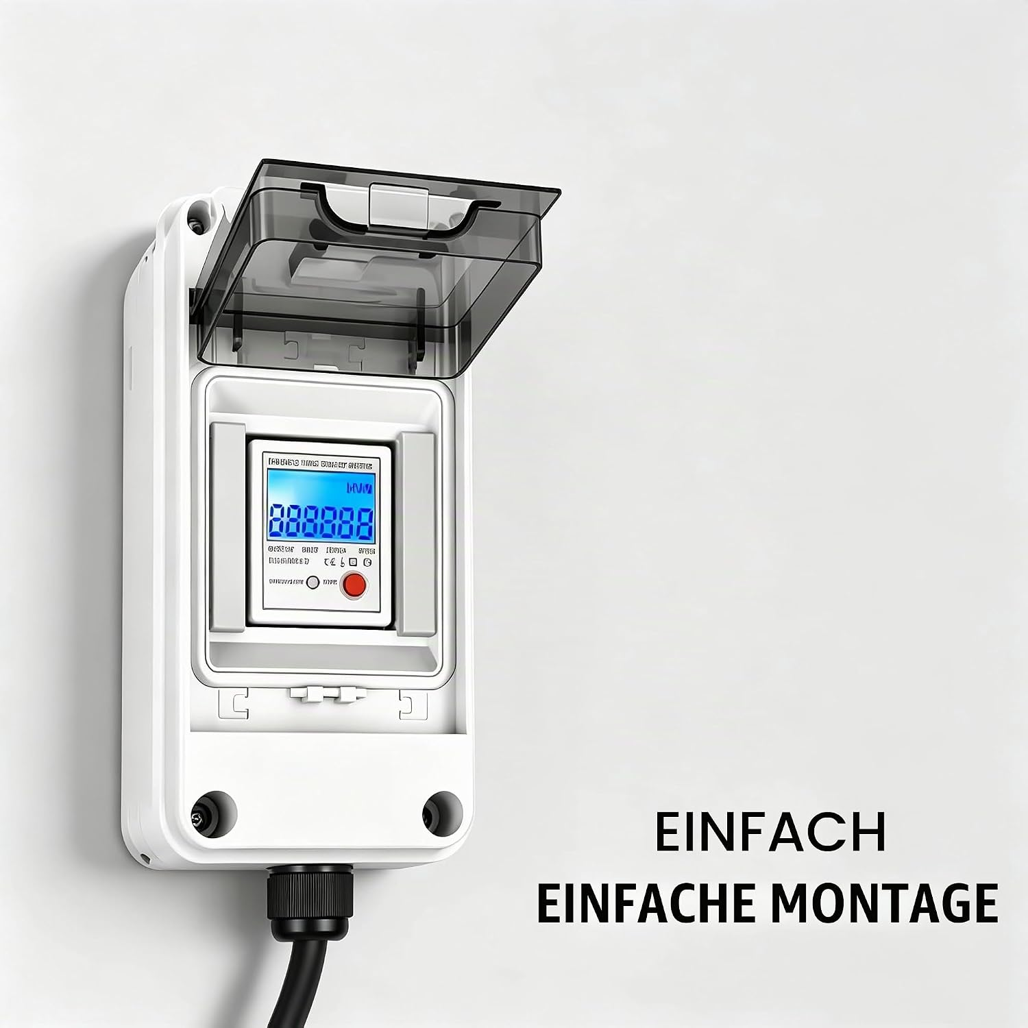 Wasserdichte weiße Steckdose mit blauem Display und offener transparenter Abdeckung an weißer Wand.