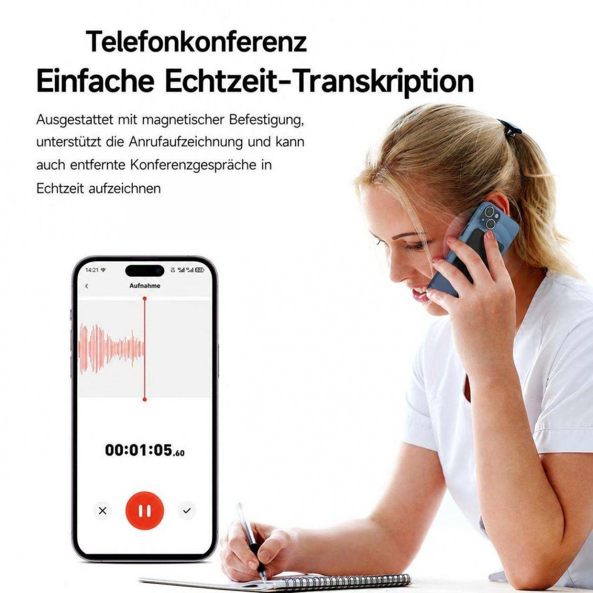 Eine Frau telefoniert mit einem Smartphone und notiert etwas, während eine App ein Audiosignal aufzeichnet.
