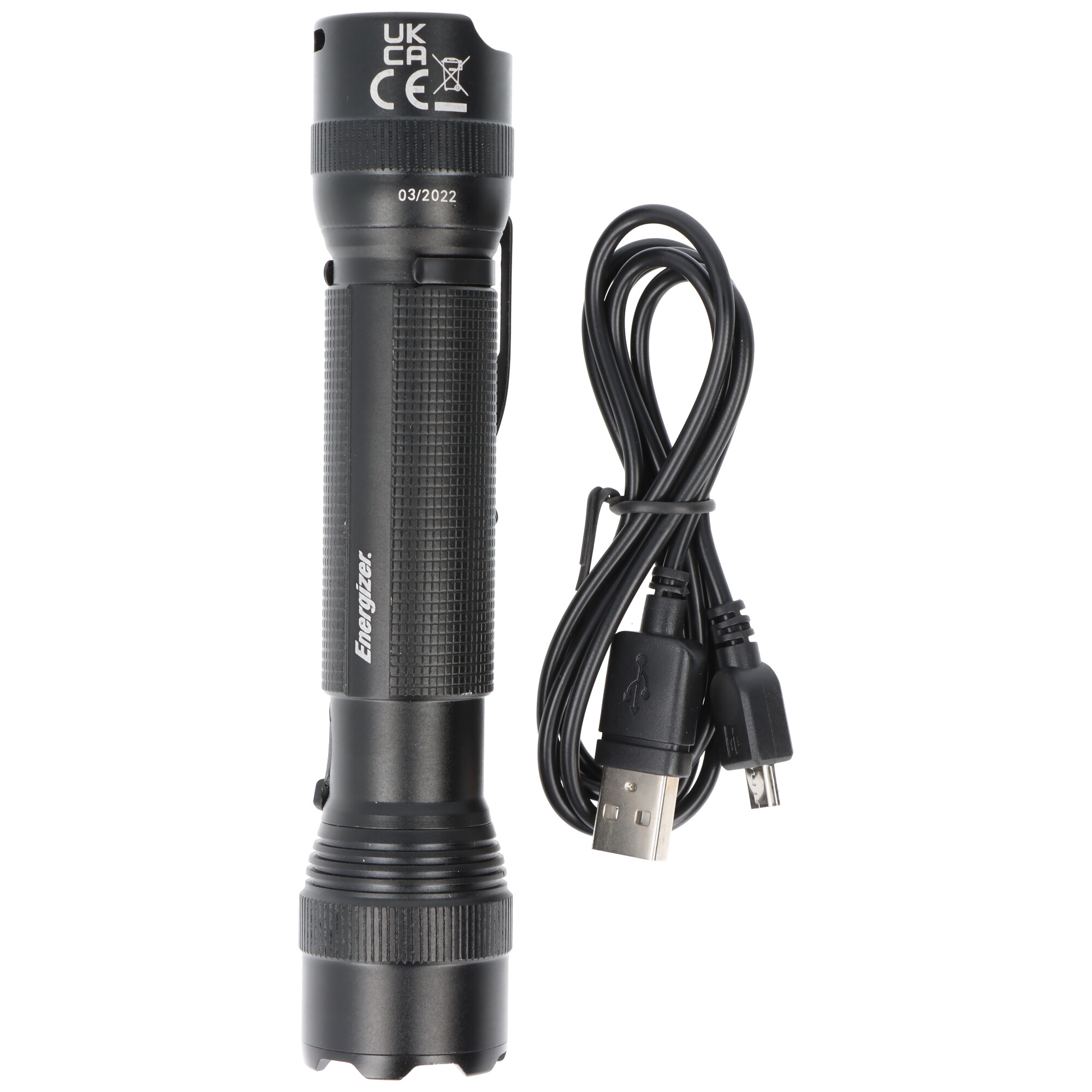 Eine schwarze Energizer-Taschenlampe neben einem schwarzen USB-Ladekabel auf weißem Hintergrund.