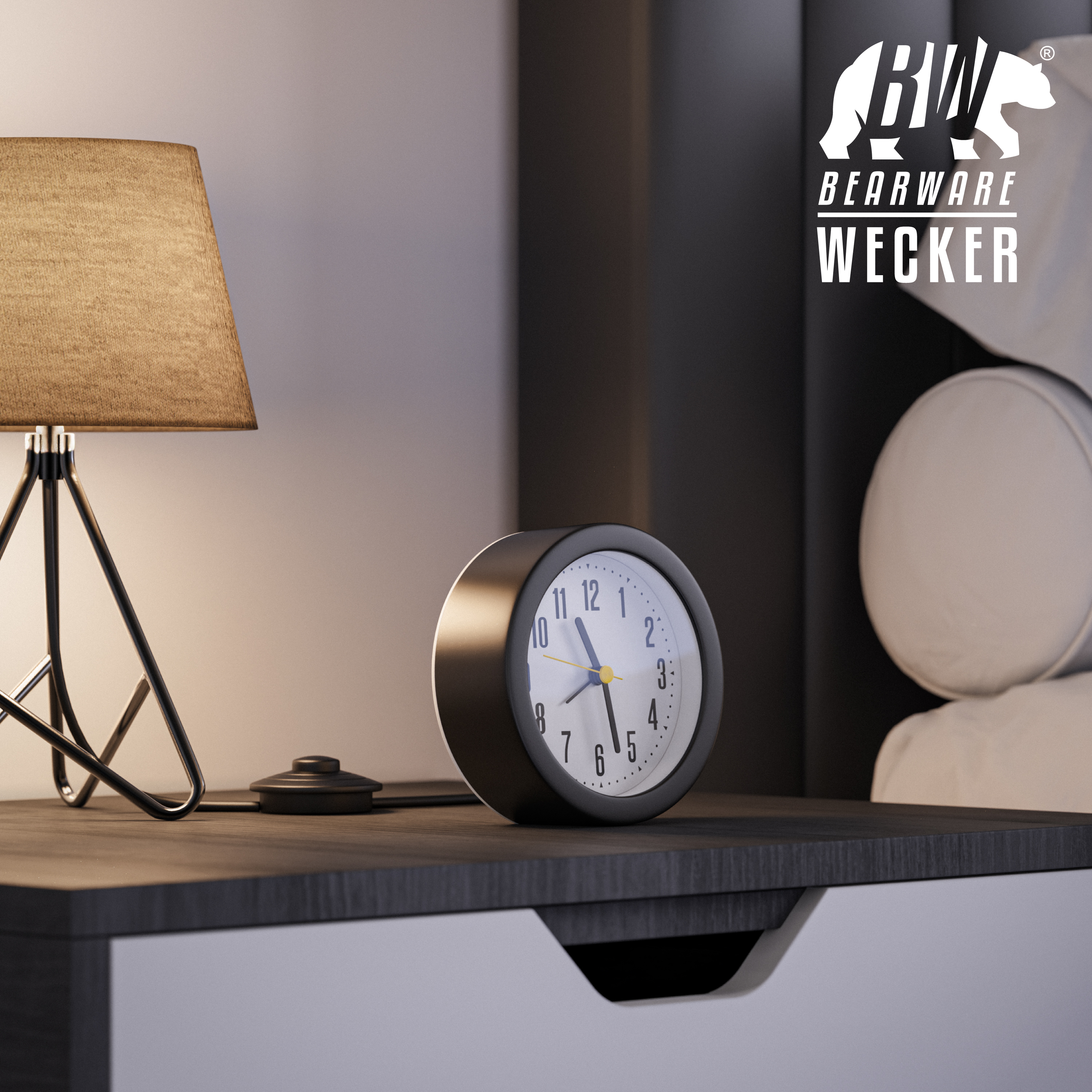 Ein schwarzer Wecker und eine moderne Lampe auf einem Nachttisch im Schlafzimmer.
