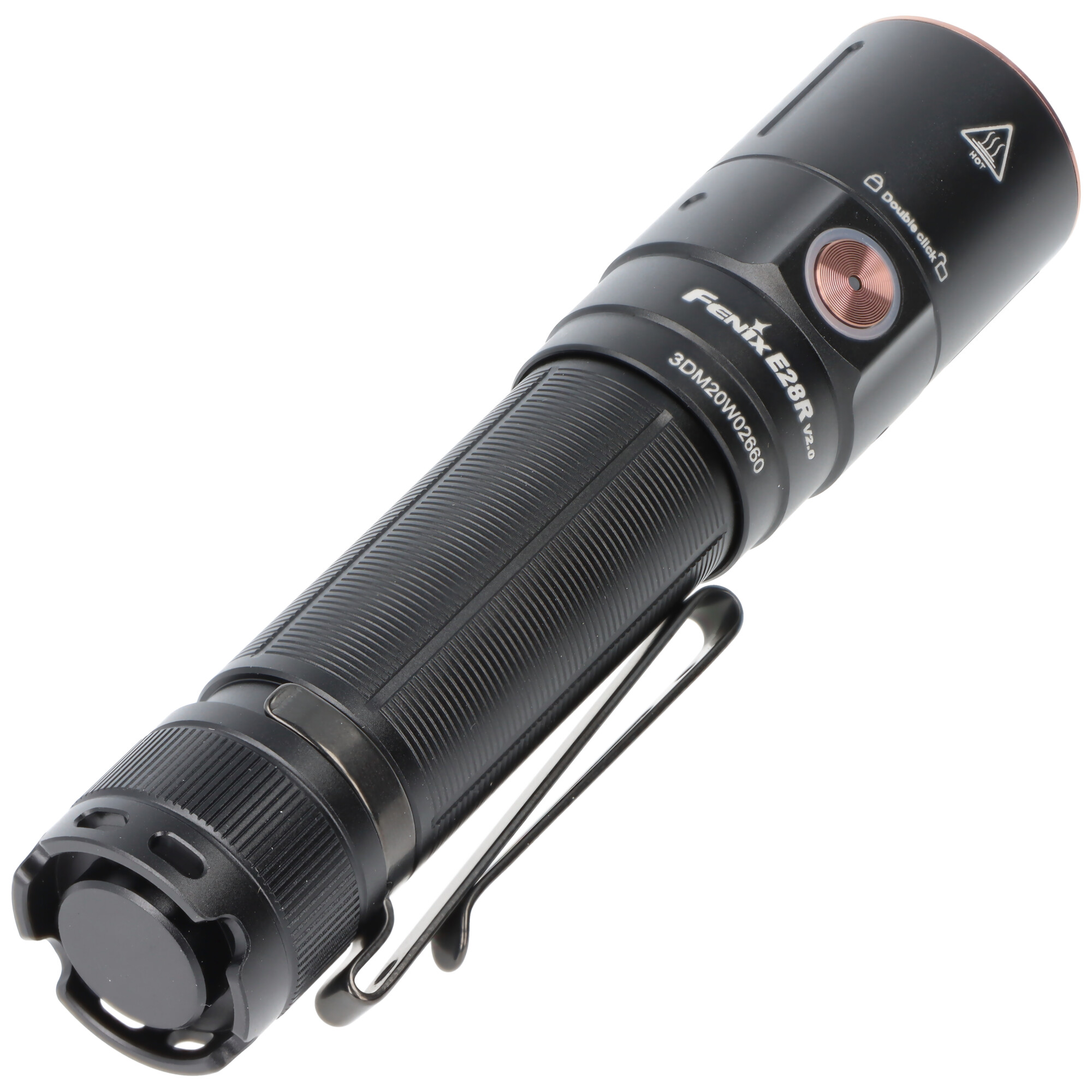 Eine schwarze Fenix E28R V2.0 Taschenlampe mit Taschenclip steht diagonal vor weißem Hintergrund.