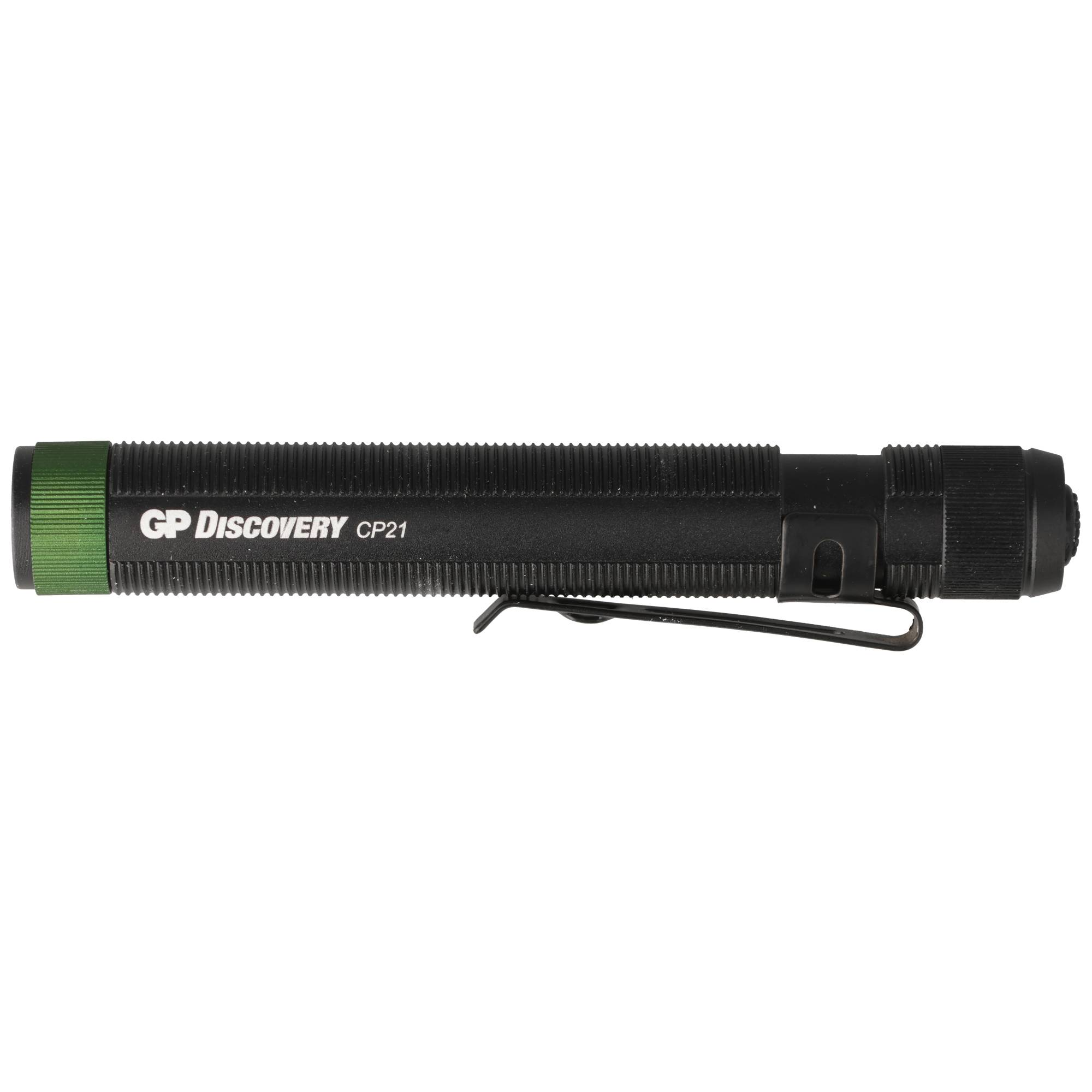 Eine schwarze GP Discovery CP21 Stiftlampe mit grünem Ring und schwarzem Taschenclip auf weißem Hintergrund.