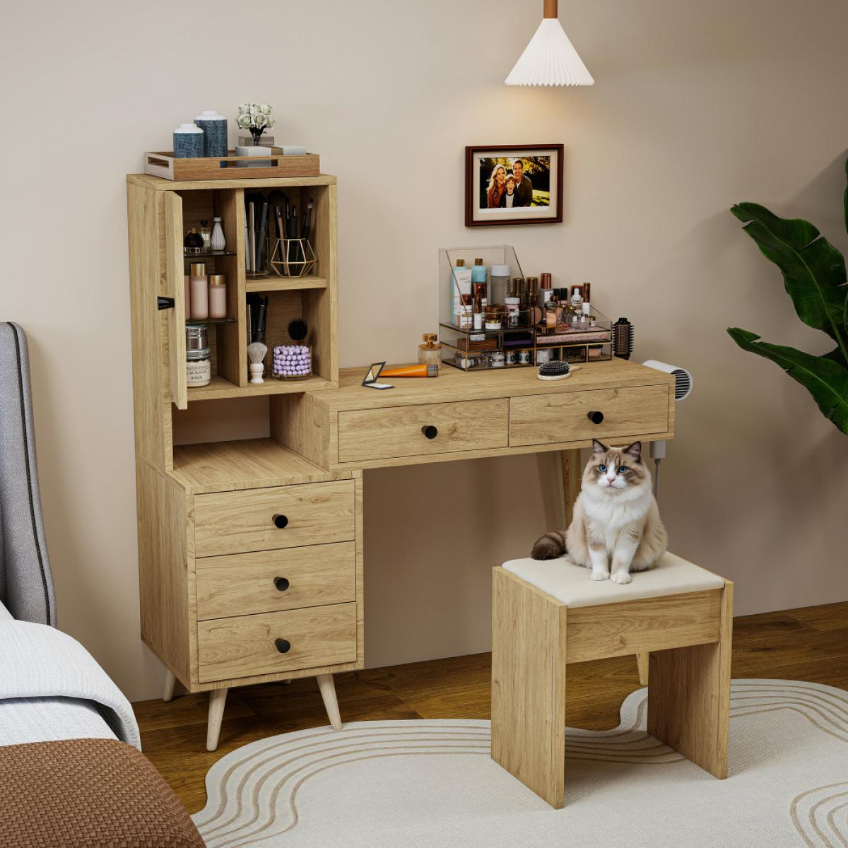Holz-Schminktisch mit Regal, Hocker und einer sitzenden Katze darauf.