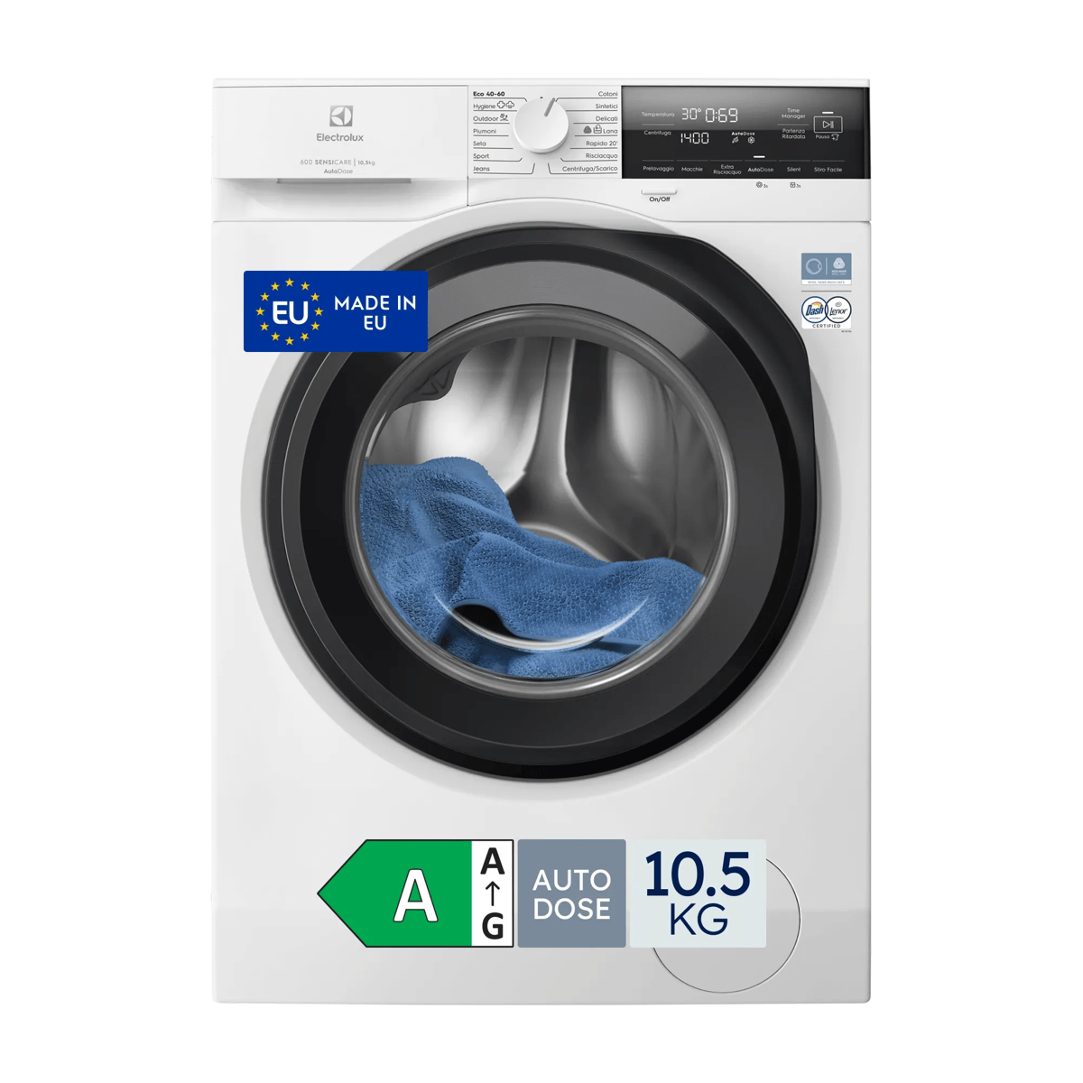 Una lavatrice bianca Electrolux con bucato blu nel cestello, display digitale e classe di efficienza energetica A.