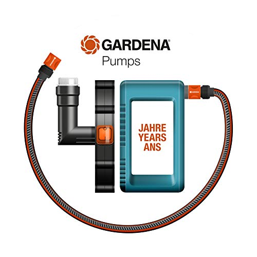 Gardena Pumps Jubiläumslogo mit der Zahl 40 aus Schläuchen und Pumpenkomponenten auf weißem Grund.
