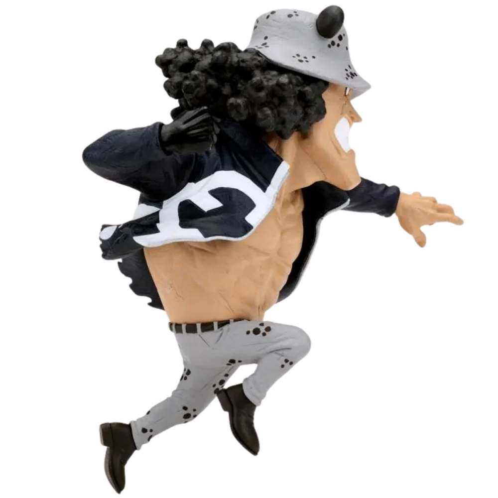 Figura anime di un uomo muscoloso che corre, con cappello grigio, giacca nera aperta e pantaloni grigi macchiati.
