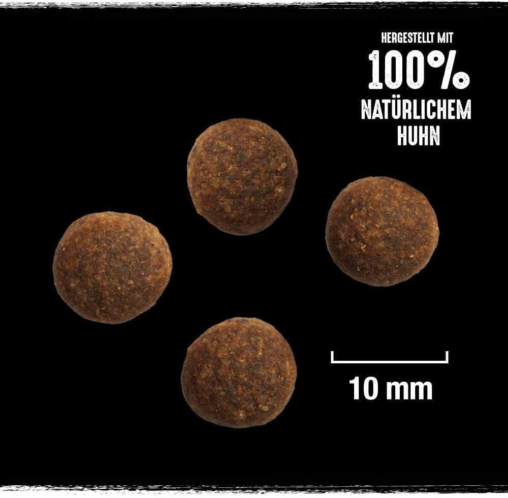 Vier braune Trockenfutterkugeln vor schwarzem Hintergrund mit Text über Huhn und einer Größenskala von 10 mm.