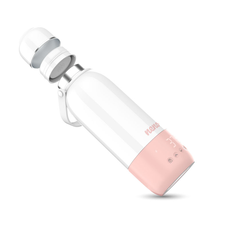 Eine weiße und rosa Smart-Flasche mit Digitalanzeige und darüber schwebenden Deckelteilen vor weißem Hintergrund.