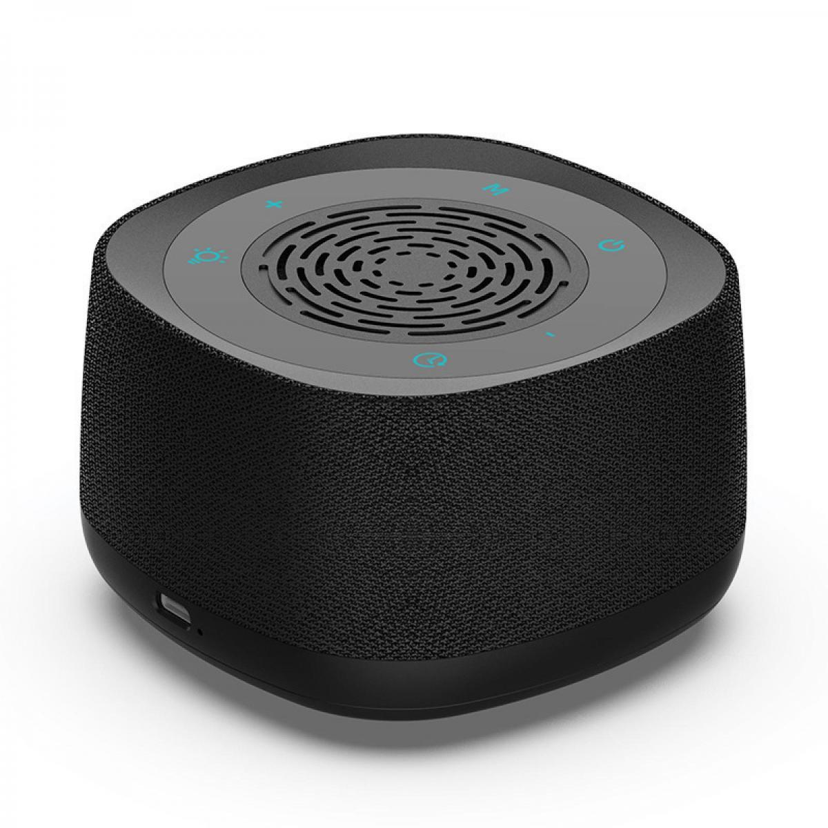 Ein schwarzer, quadratischer Bluetooth-Lautsprecher mit blauen Symbolen und Stoffbezug auf weißem Hintergrund.