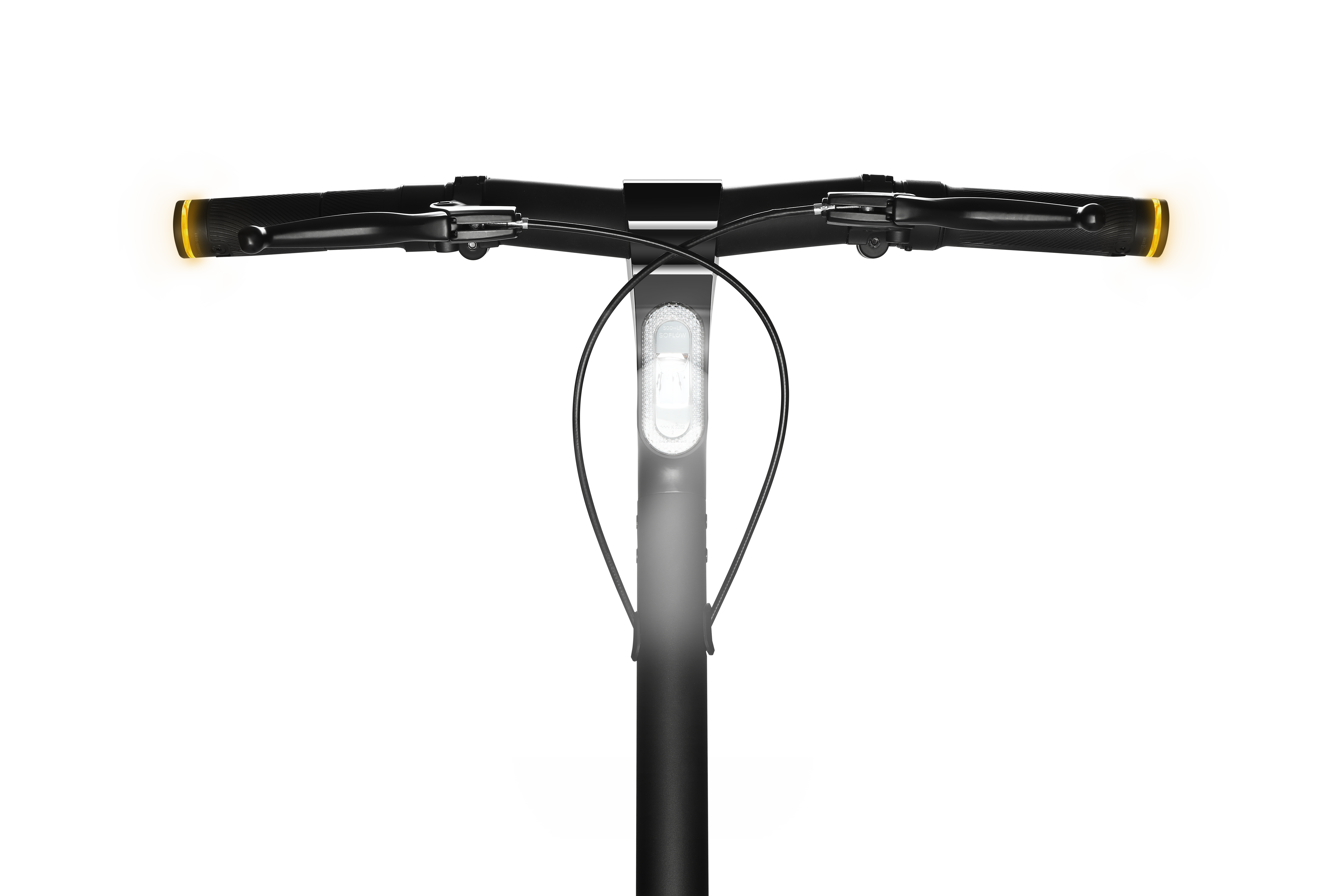 Fahrradlenker mit leuchtender Frontlampe und orangen Griffenden auf schwarzem Hintergrund.