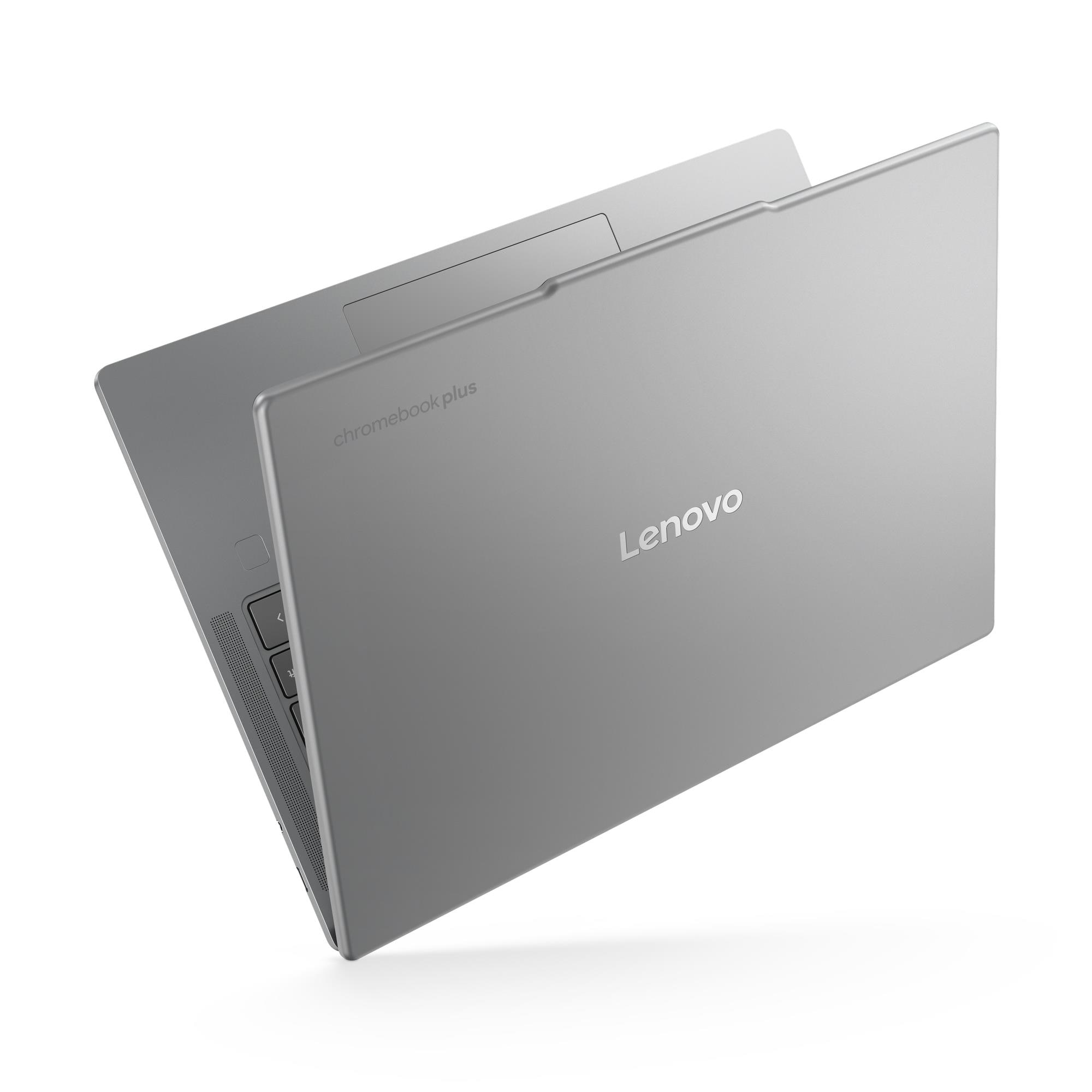 Un computer portatile Lenovo Chromebook Plus argentato è mostrato leggermente aperto su sfondo bianco.