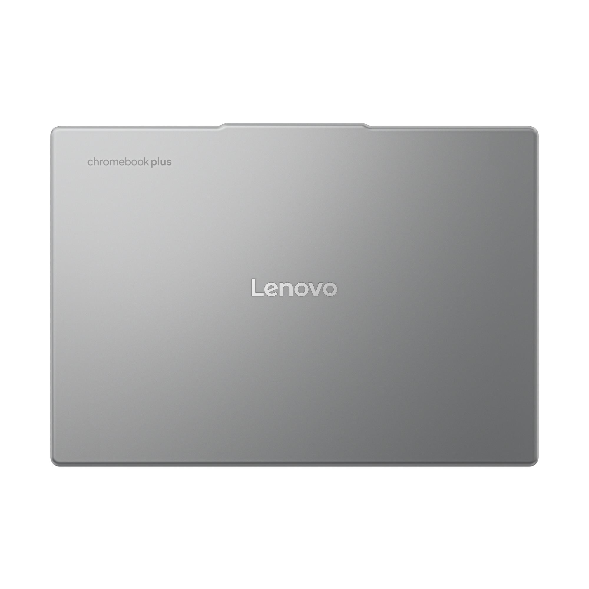 Il coperchio chiuso del laptop grigio mostra il logo Lenovo al centro e l'emblema Chromebook Plus a sinistra.