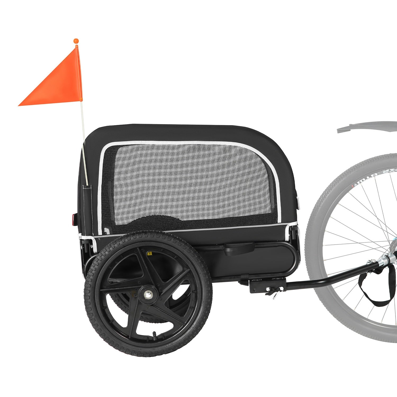Remolque negro para mascotas con ventanas de malla, una rueda negra y bandera de seguridad naranja sobre fondo blanco.
