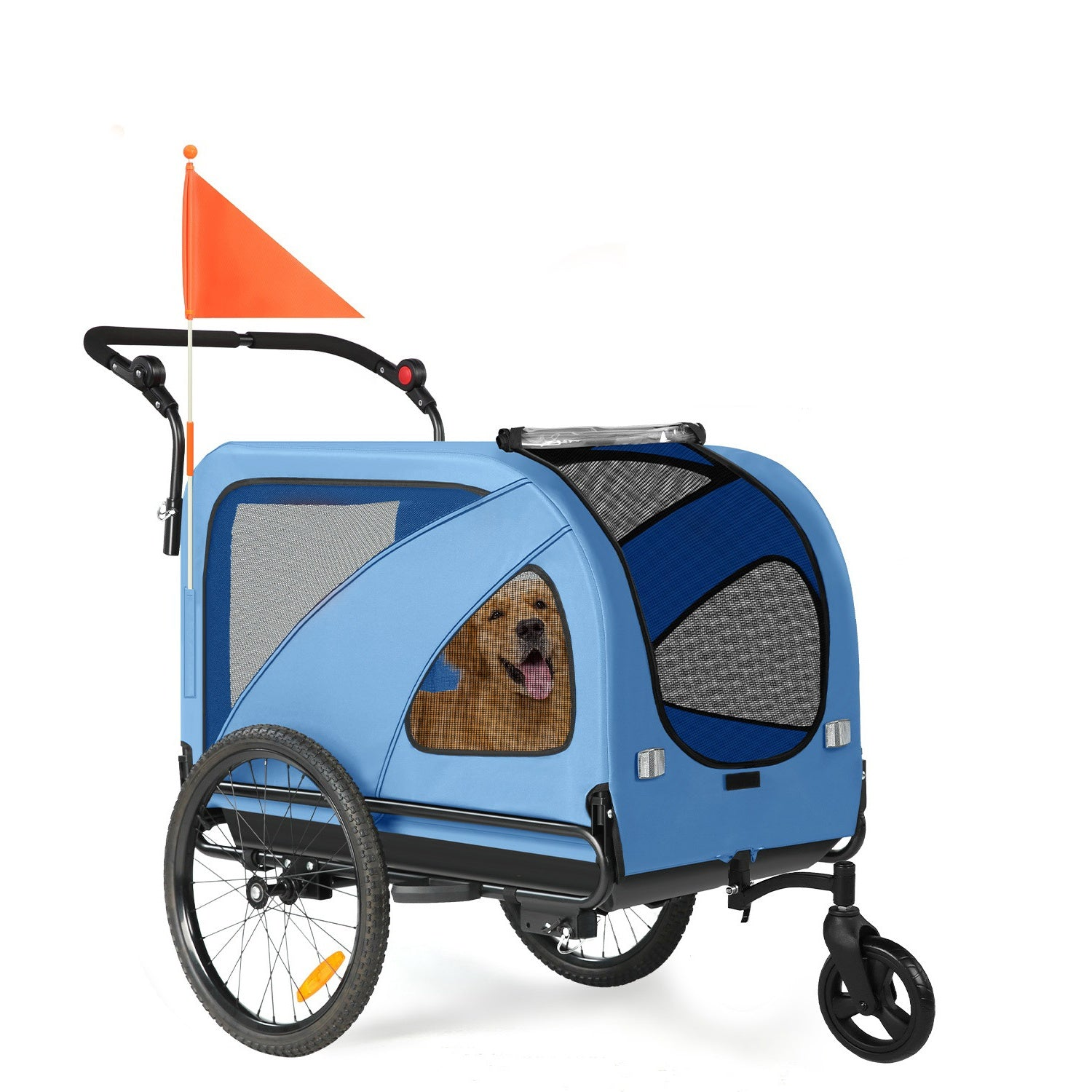 Un remolque azul para mascotas con ruedas y una bandera naranja tiene un perro adentro.