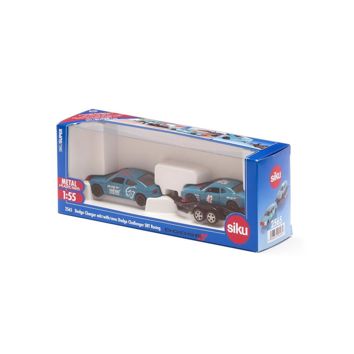 Eine blau-weiße Siku-Spielzeugverpackung enthält einen blauen Dodge Charger und einen Dodge Challenger auf einem Anhänger.