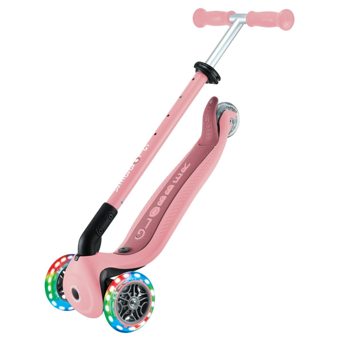 Rosa Kinderroller mit drei leuchtenden Vorderrädern und einem verstellbaren Lenker vor weißem Hintergrund.
