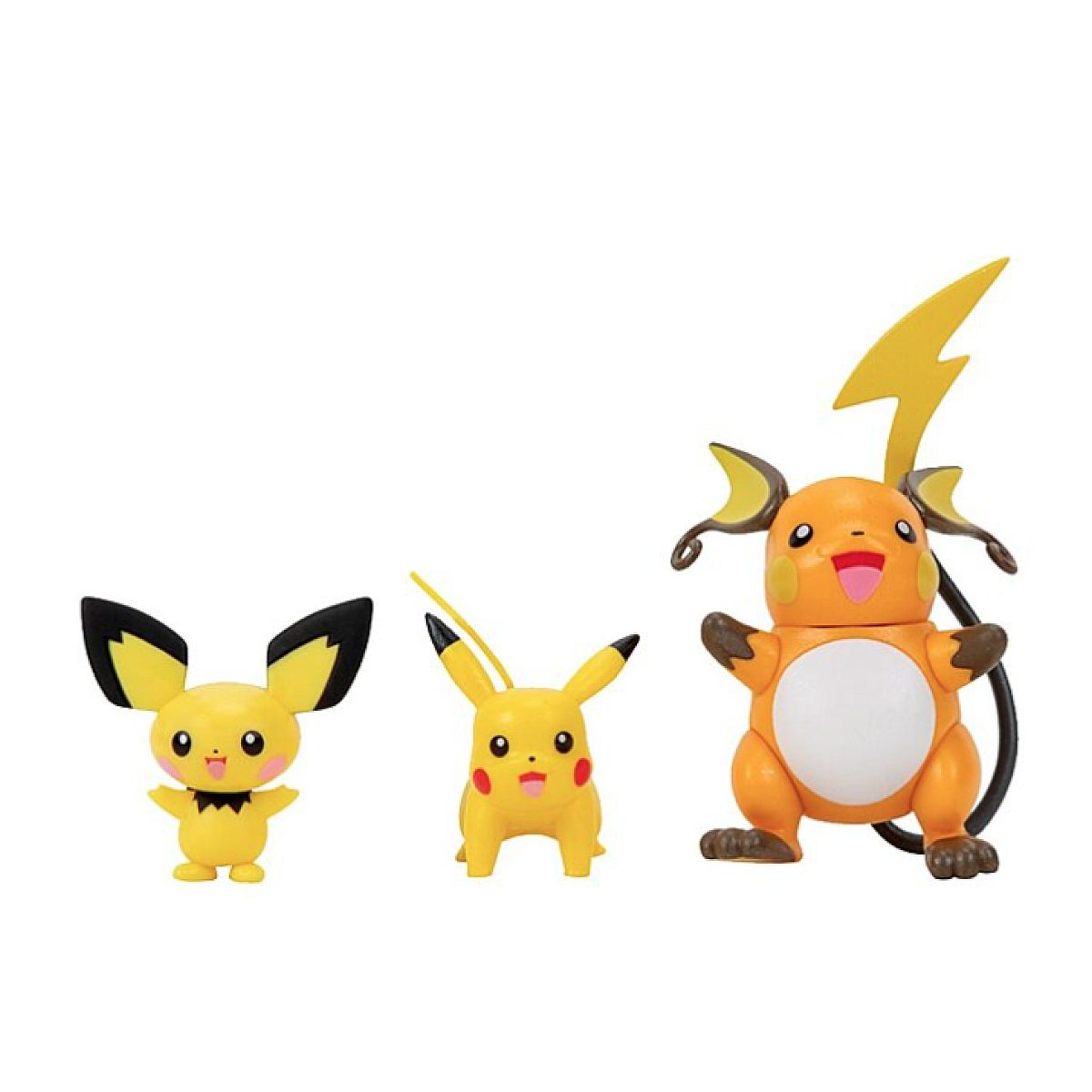 Drei Pokémon-Figuren nebeneinander auf weißem Hintergrund: Pichu, Pikachu und Raichu.