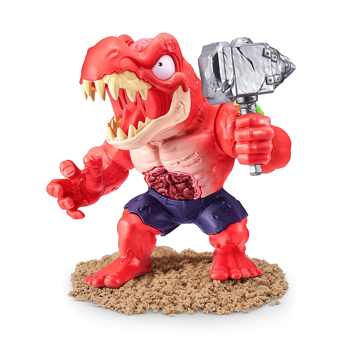 Rote Tyrannosaurus-Figur mit freiliegenden Gedärmen, blauen Shorts und einem großen grauen Hammer auf Sand.
