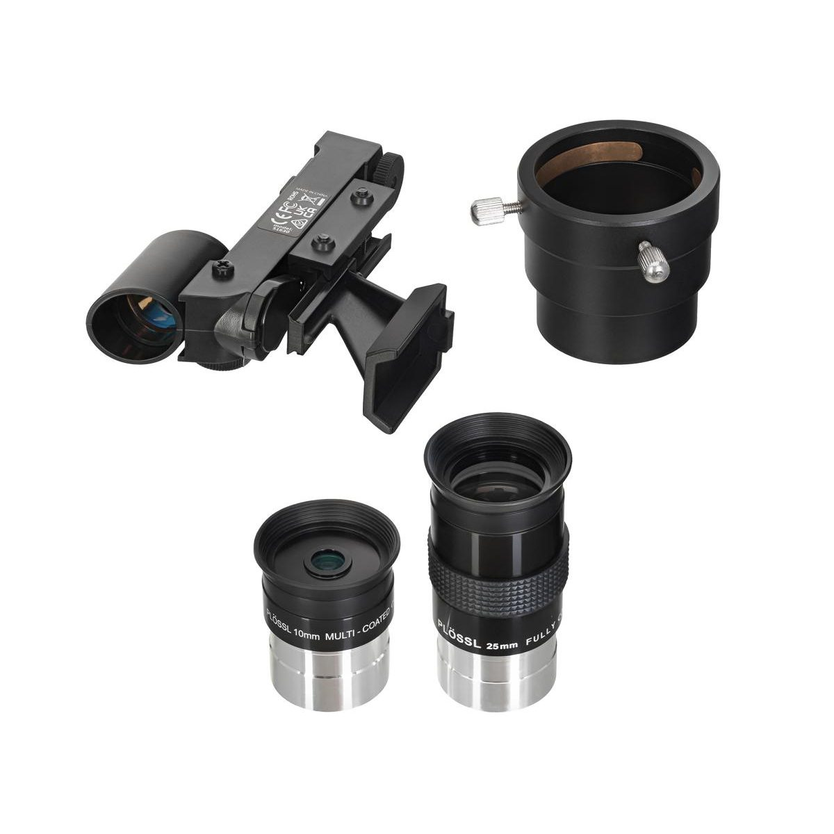 Ein schwarzes Teleskop-Sucherfernrohr, Adapterring und zwei Plössl-Okulare mit 10 mm und 25 mm auf weißem Hintergrund.