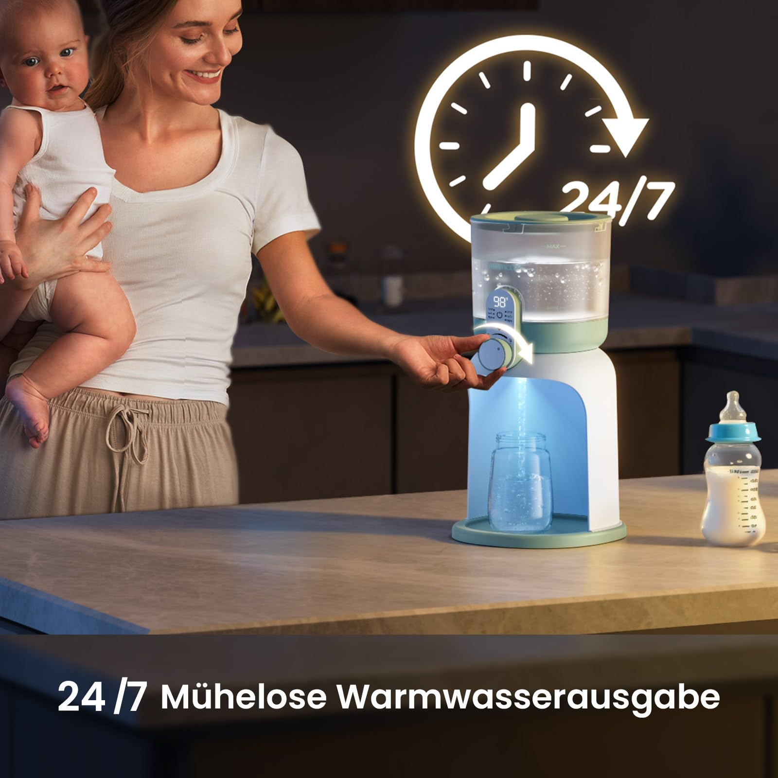 Una madre tiene in braccio un bambino mentre usa un distributore di acqua calda, con un'icona 24/7.