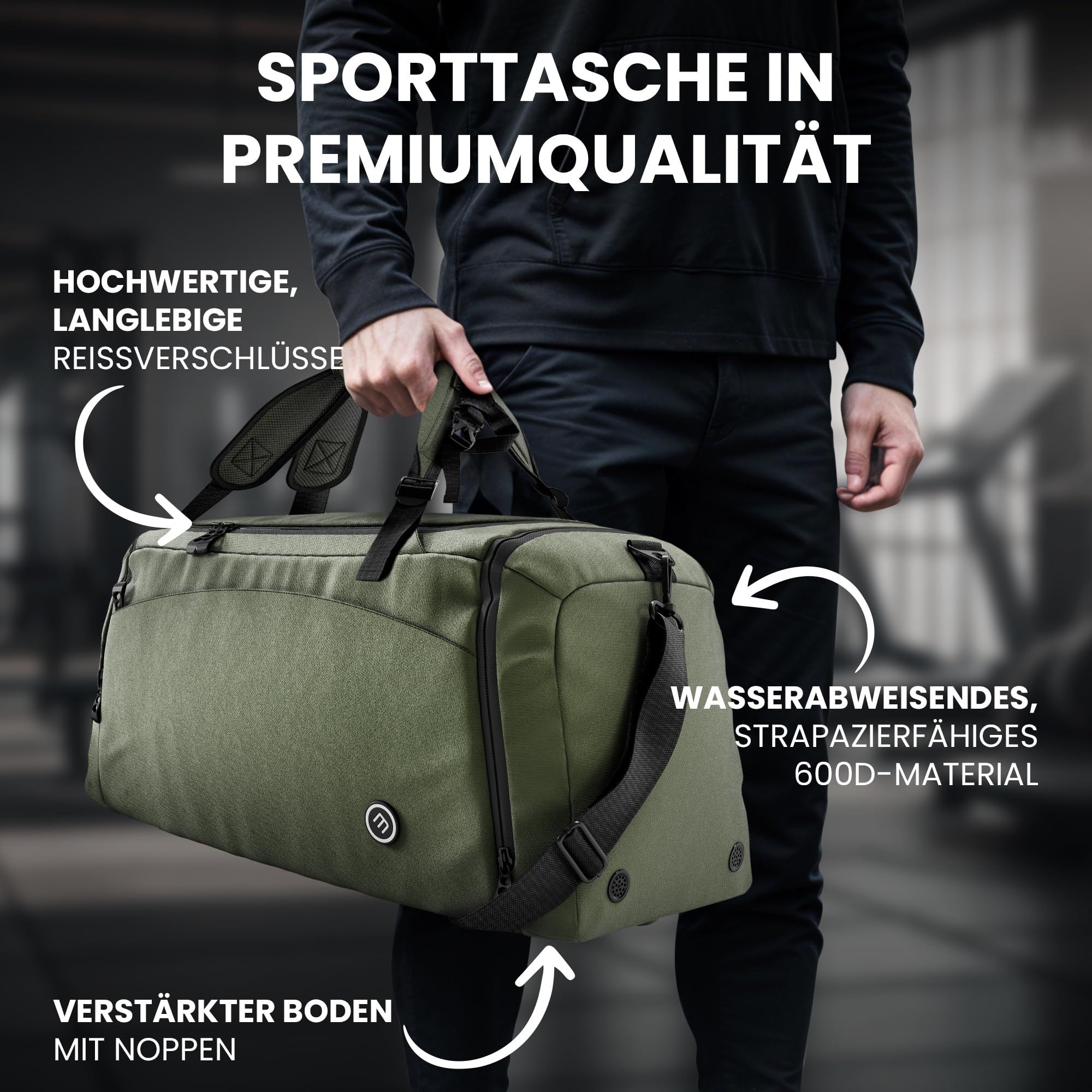 Eine grüne Sporttasche wird von einer Person in einem Fitnessstudio gehalten. Textdetails heben Merkmale hervor.
