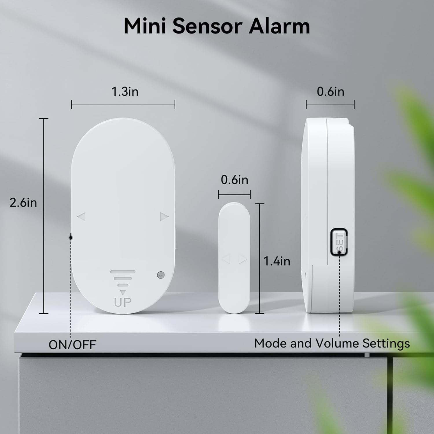 Mini-Sensor-Alarm mit Abmessungen, Maßen und Einstellungen auf weißem Tisch.