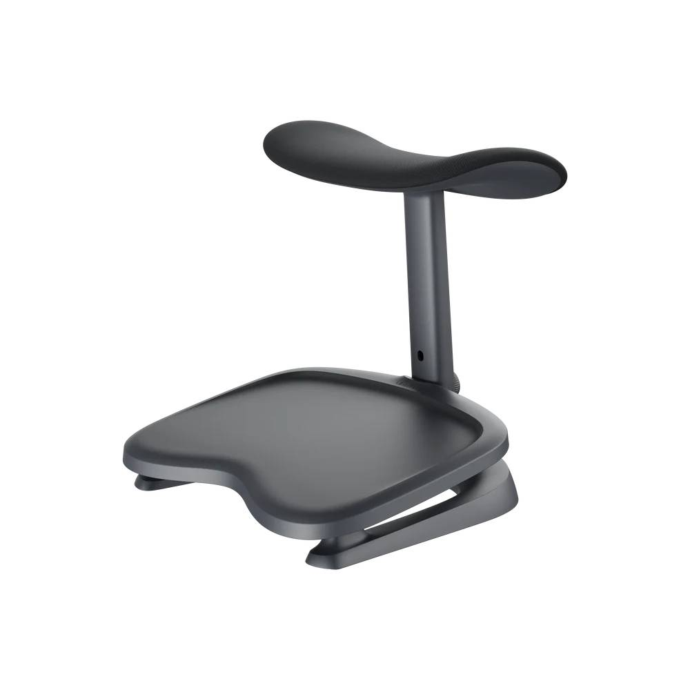 Un taburete ergonómico negro con asiento y respaldo sobre fondo blanco.