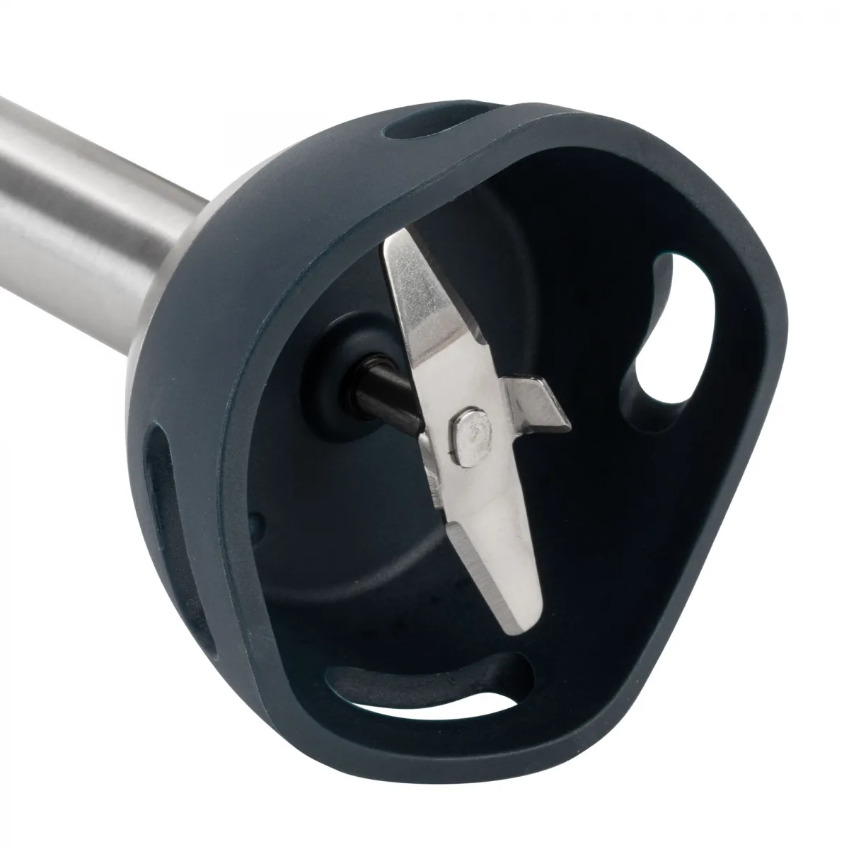 Batidora de varilla de acero inoxidable con protector gris oscuro y cuchilla de cuatro hojas sobre fondo blanco.