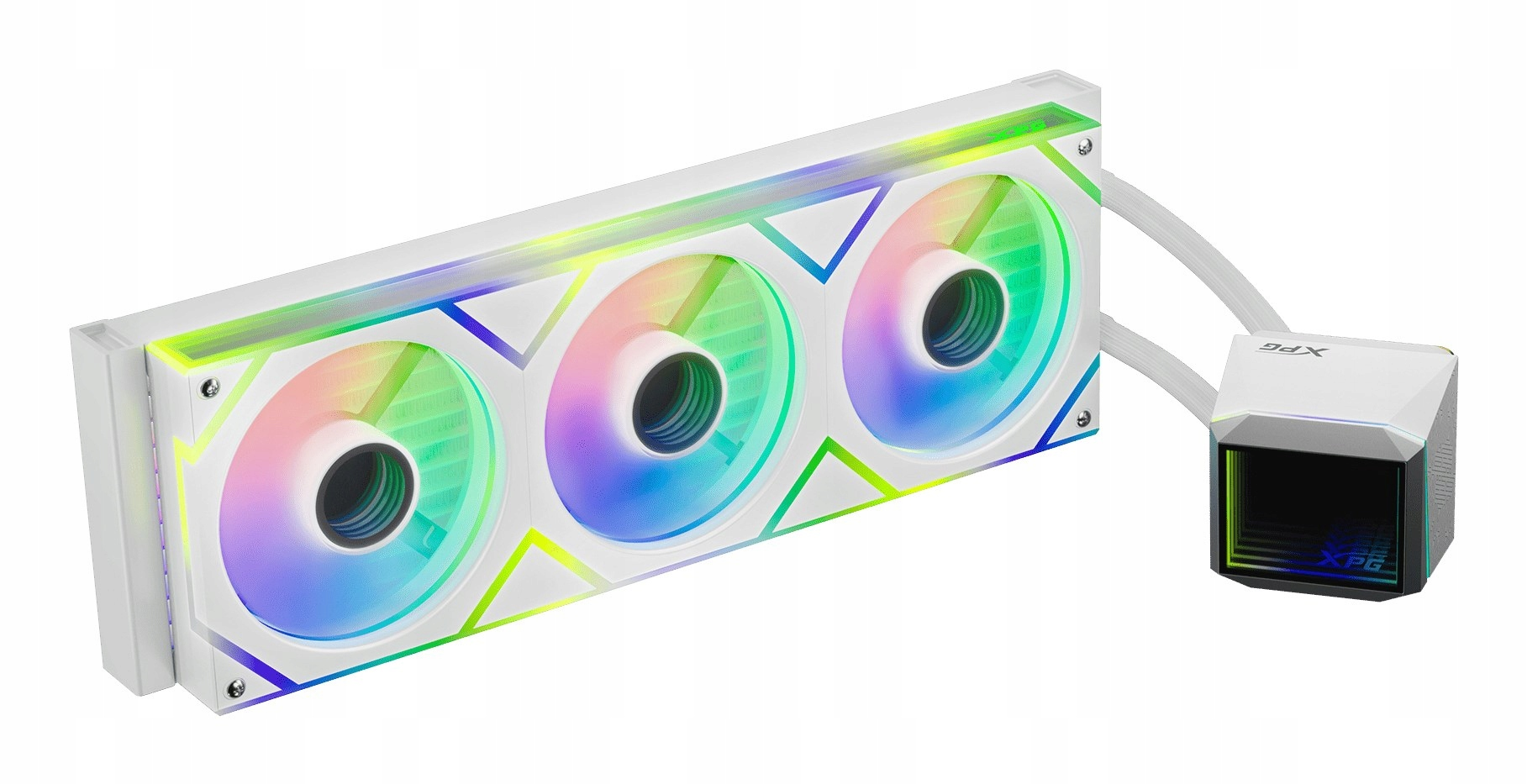 Weißer CPU-Wasserkühler mit drei RGB-Lüftern und Radiator auf weißem Hintergrund.