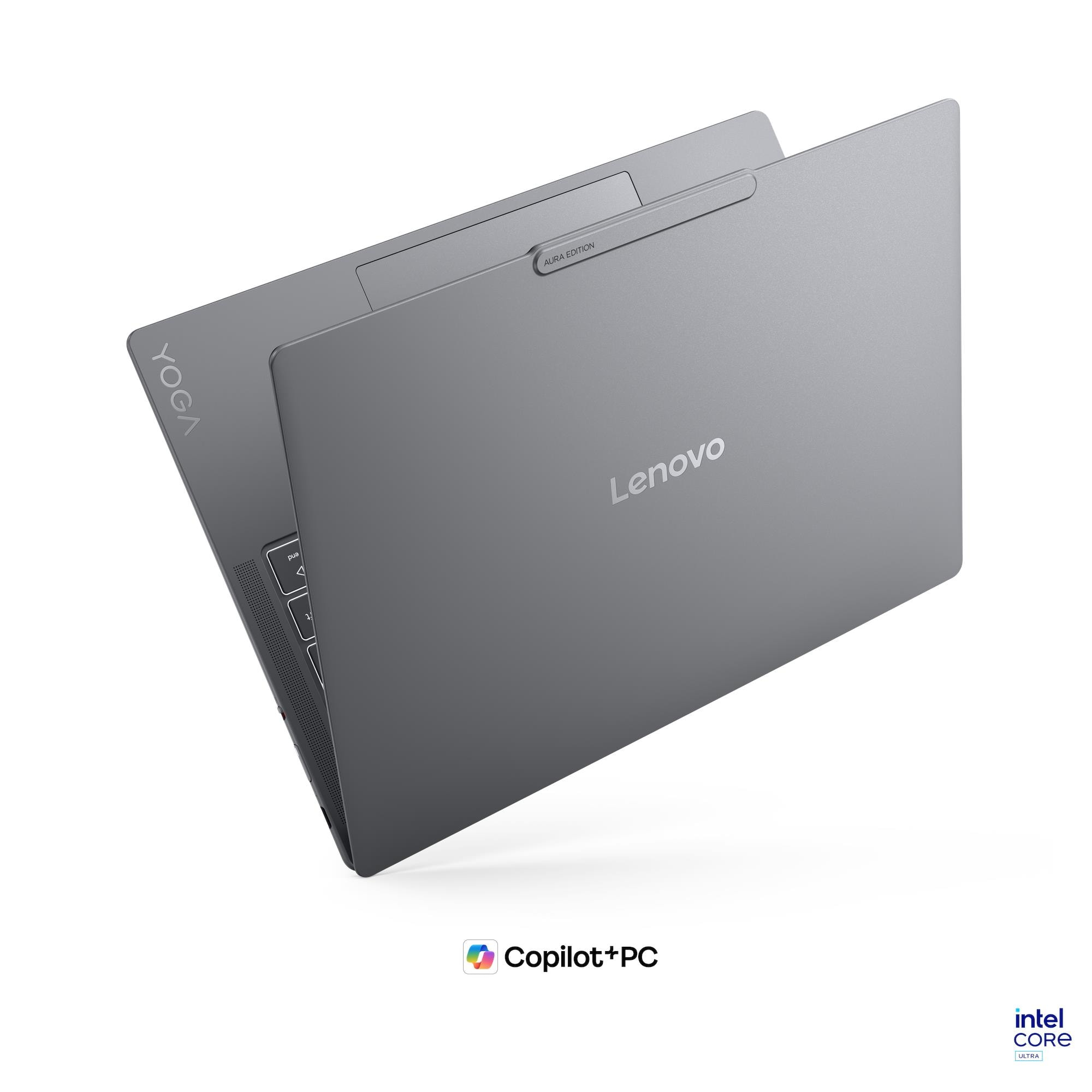 Un laptop Lenovo Yoga grigio chiuso su sfondo bianco con loghi Copilot+PC e Intel Core Ultra.