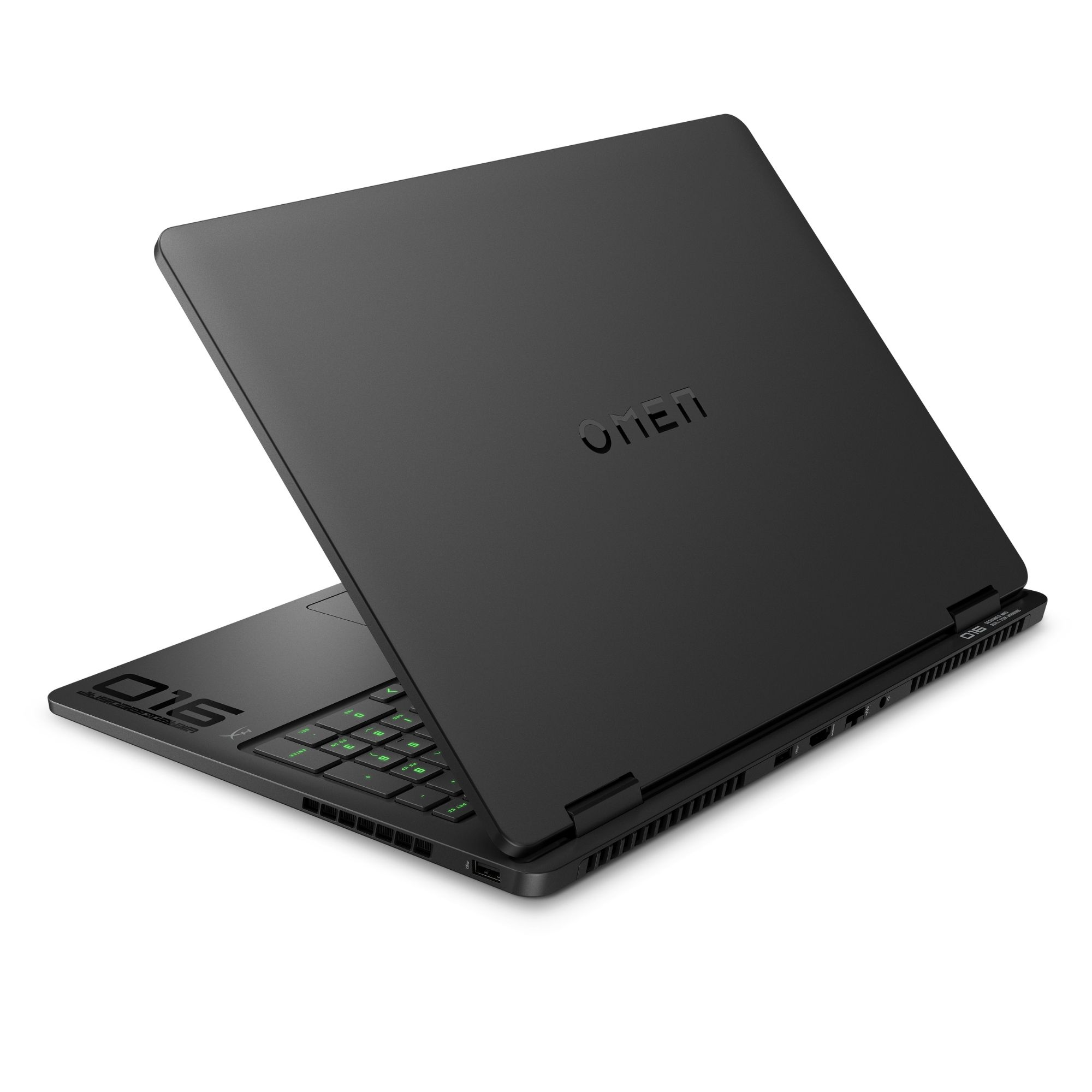 Beyaz arka planda arkadan görünen siyah bir HP Omen 16 dizüstü bilgisayar, klavyesi kısmen görünür.