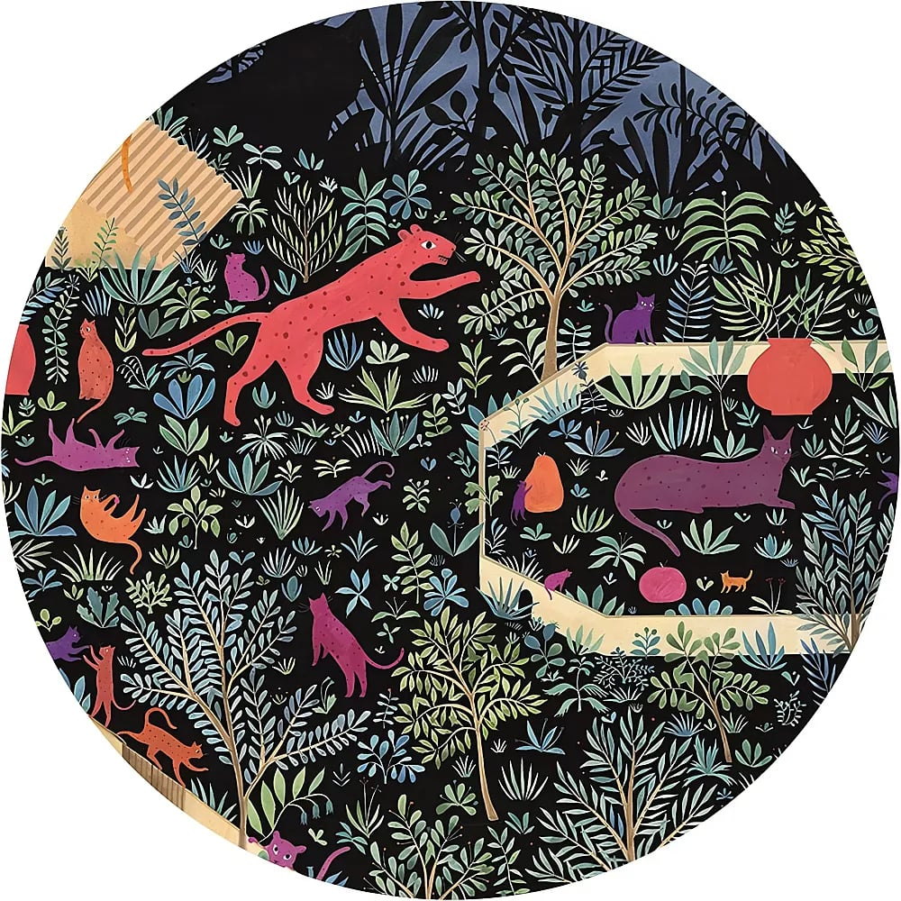 Une illustration ronde montre des chats colorés et un léopard dans une jungle nocturne.