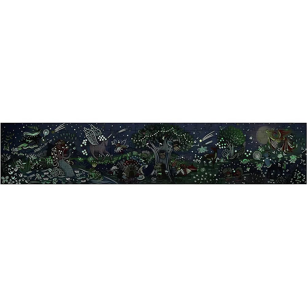Scène de nuit magique avec créatures mythiques lumineuses, arbres et étoiles sur fond sombre.