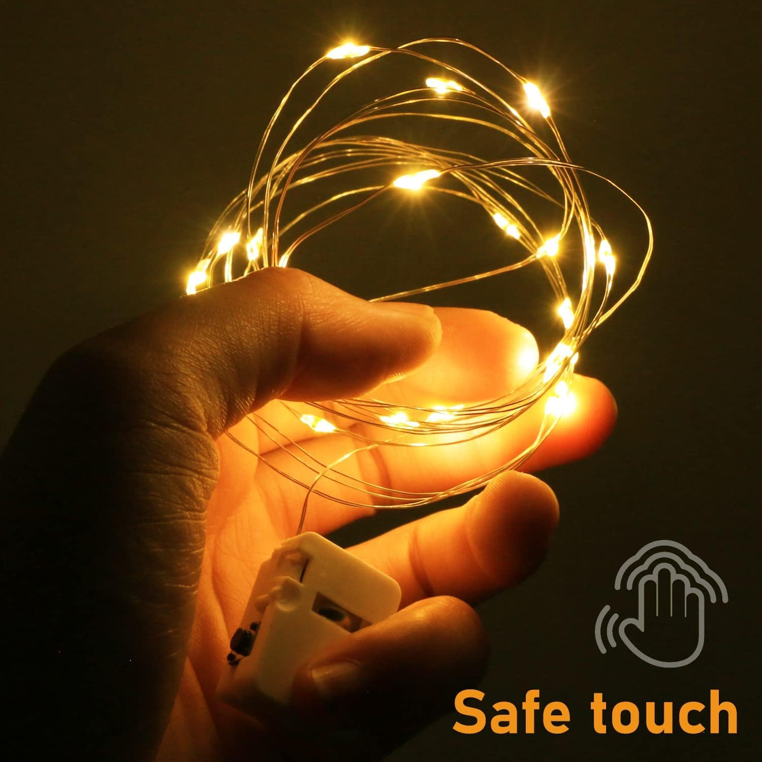 Eine Hand hält eine Lichterkette aus dünnem Draht mit warmweißem Licht. Text unten: Safe touch.
