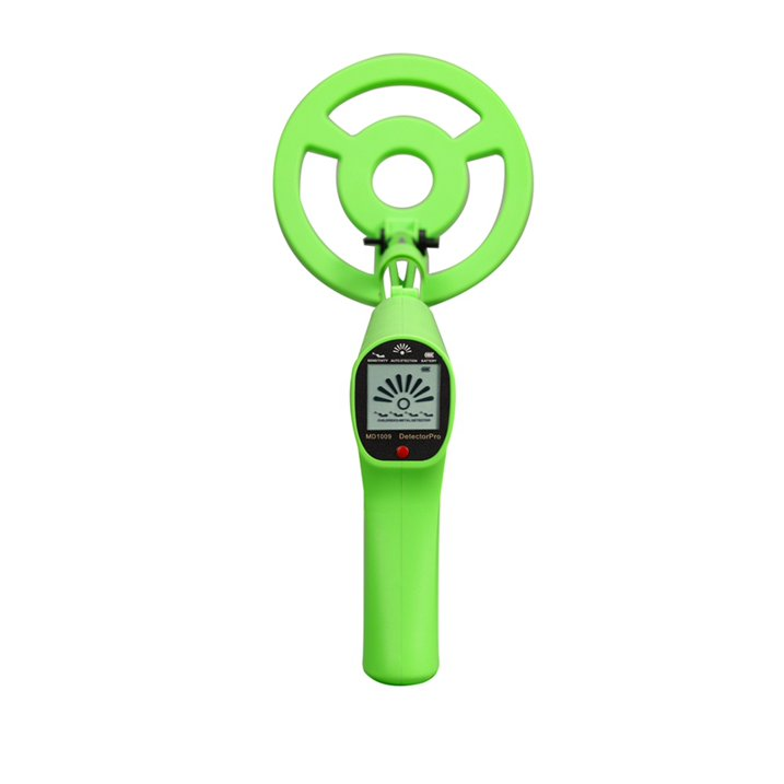 Ein leuchtgrüner Kinder-Metalldetektor mit kleinem Display und kreisrunder Suchspule auf weißem Hintergrund.
