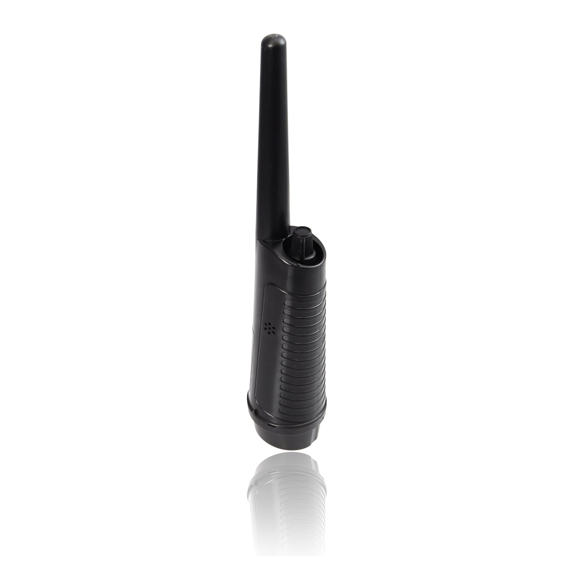 Ein schwarzes Walkie-Talkie steht vor einem weißen Hintergrund und zeigt eine Antenne und gerippte Griffe.