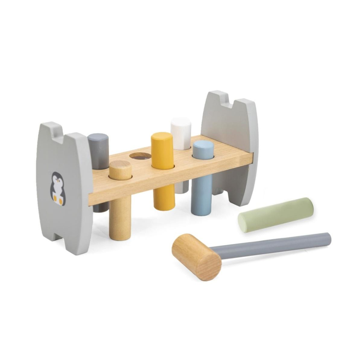 Ein Holz-Klopfspielzeug mit grauen Enden, bunten Pflöcken und einem Holzhammer.