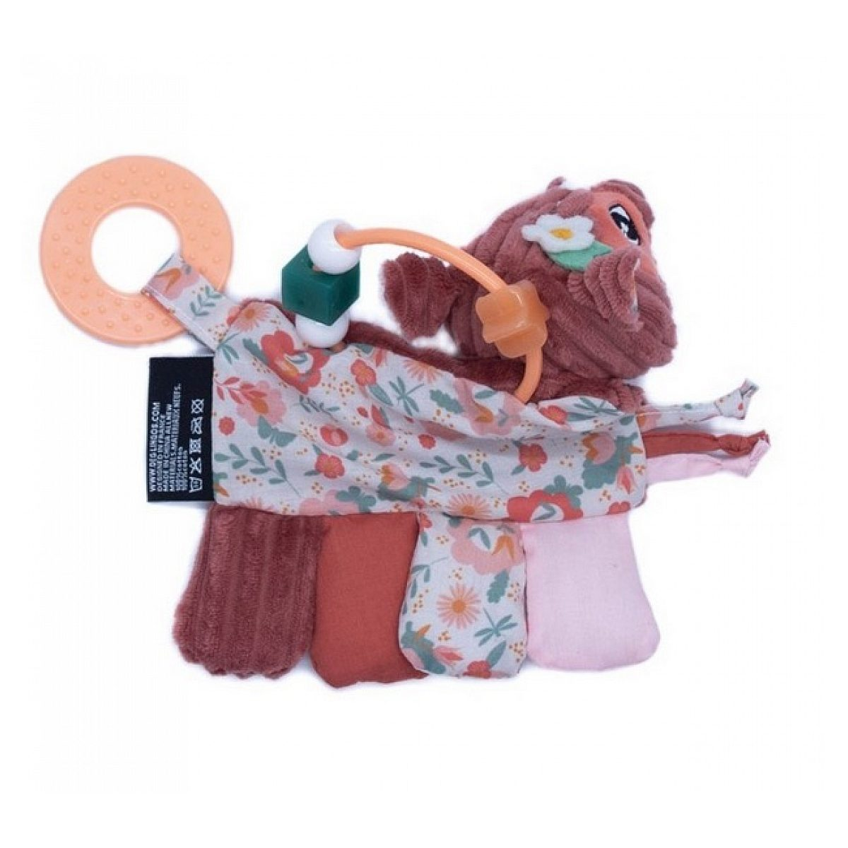 Ein rosafarbenes Kuscheltier mit Beißring, bunten Blumenbändern und verschiedenen Stoffteilen vor weißem Hintergrund.