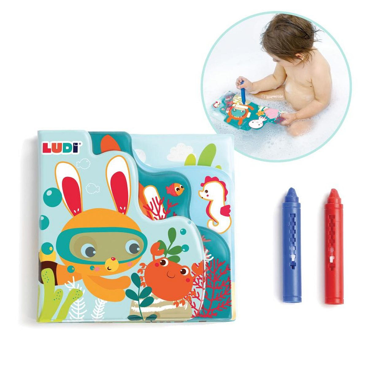 Ein Ludi-Badebuch mit Unterwasserszenen, Krabbe, Seepferdchen, zwei Stiften und einem badenden Kind.