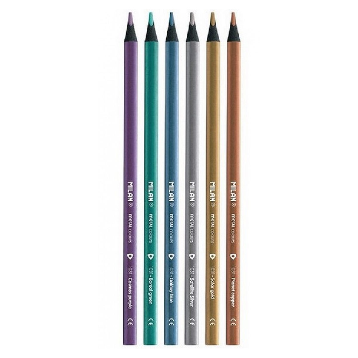 Sechs bunte Bleistifte in Lila, Grün, Blau, Silber, Gold und Kupfer stehen nebeneinander auf weißem Hintergrund.