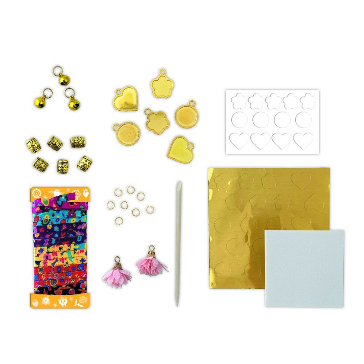 Bastelset mit bunten Bändern, goldenen Anhängern, kleinen Glöckchen, Perlen, rosa Quasten, Werkzeug und Folie auf weißem Grund.