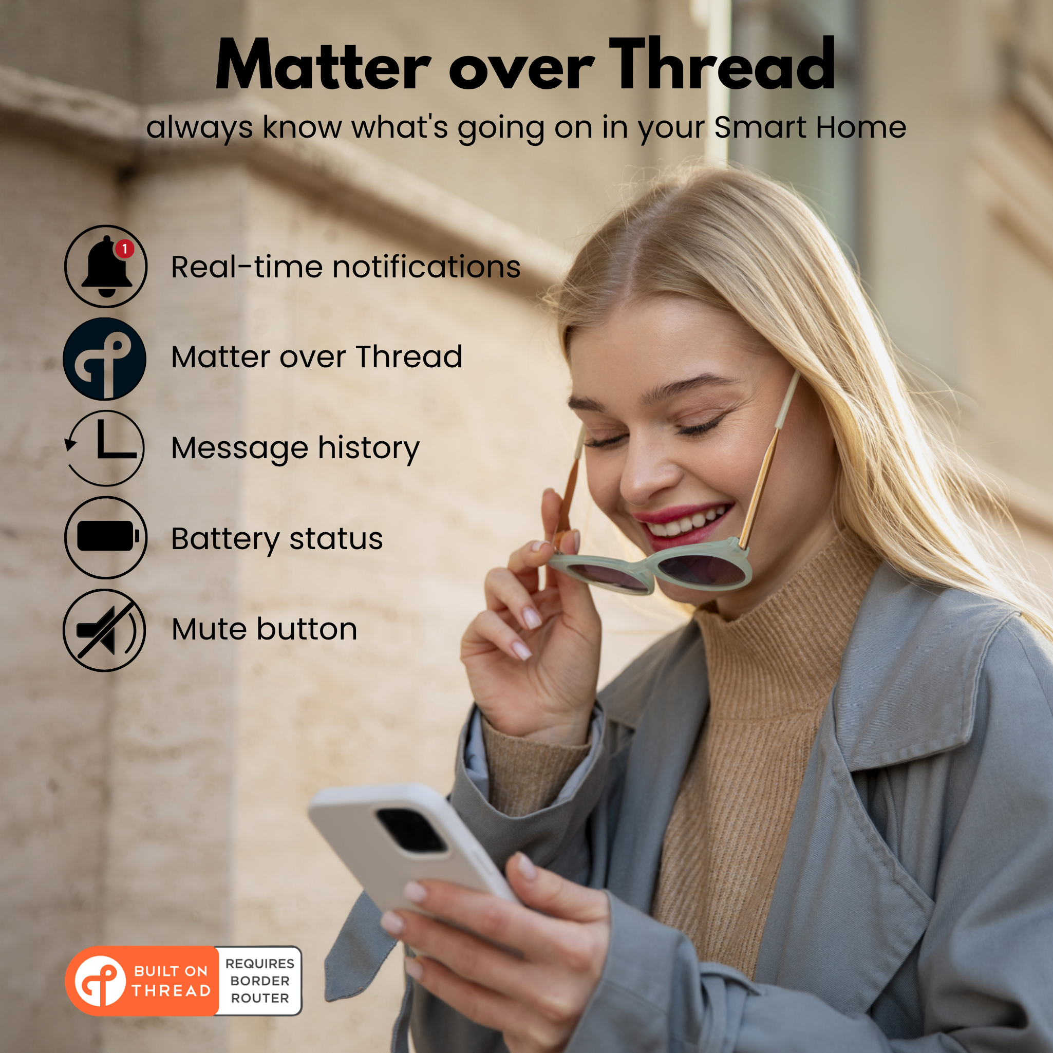 Una donna bionda guarda il suo smartphone, circondata da funzioni per la smart home e testo.