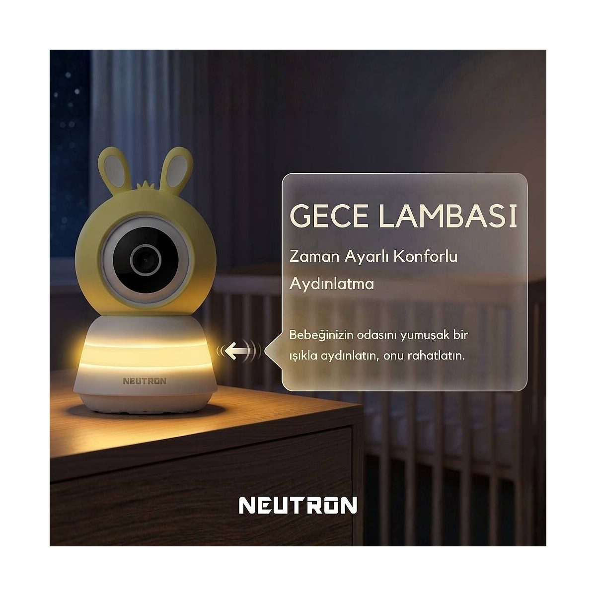 Ahşap komodin üzerinde gece lambalı sarı tavşan bebek kamerası.