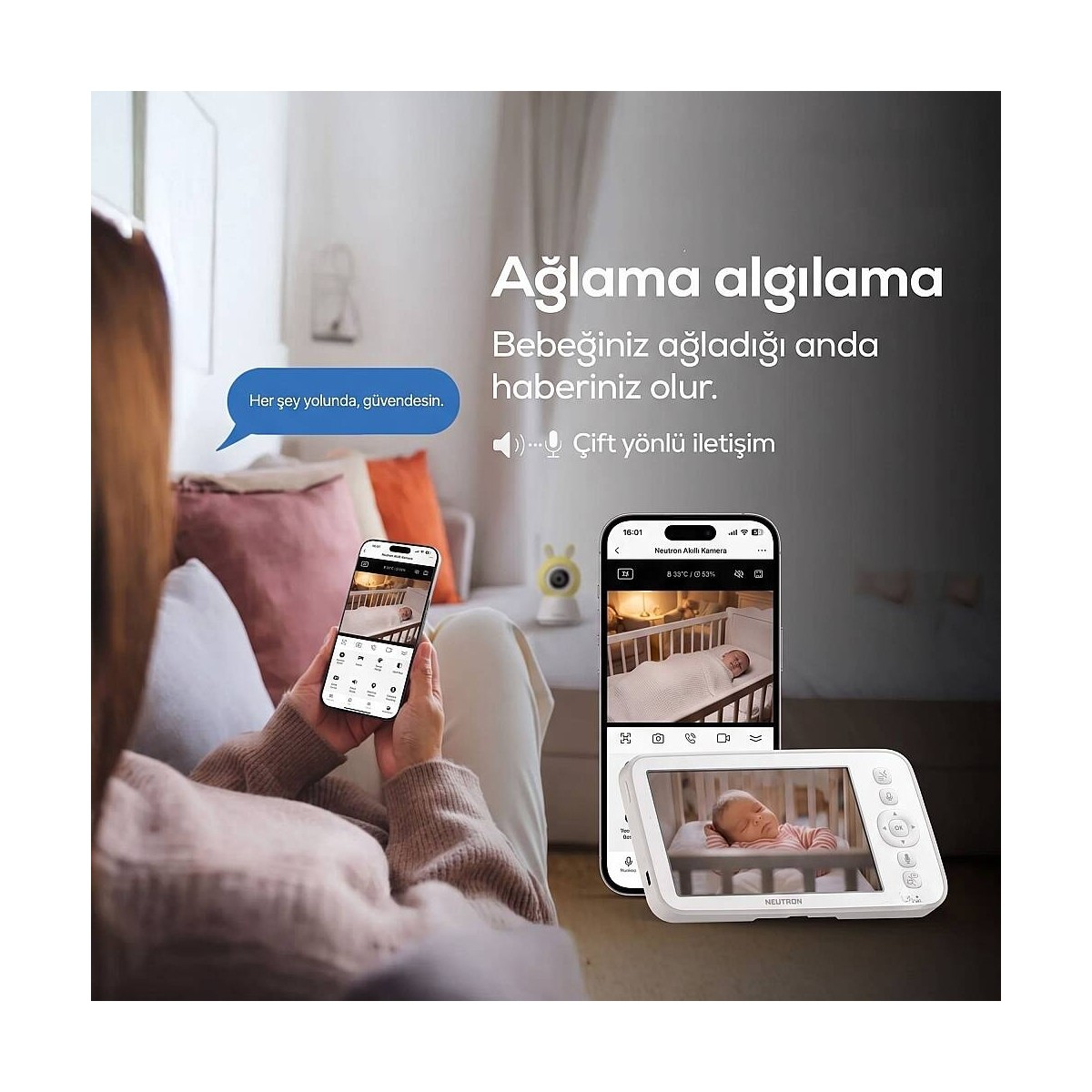 Bir kadın bebek kamerası görüntüsü gösteren akıllı telefon tutuyor, yanında monitör ve Türkçe metin var.