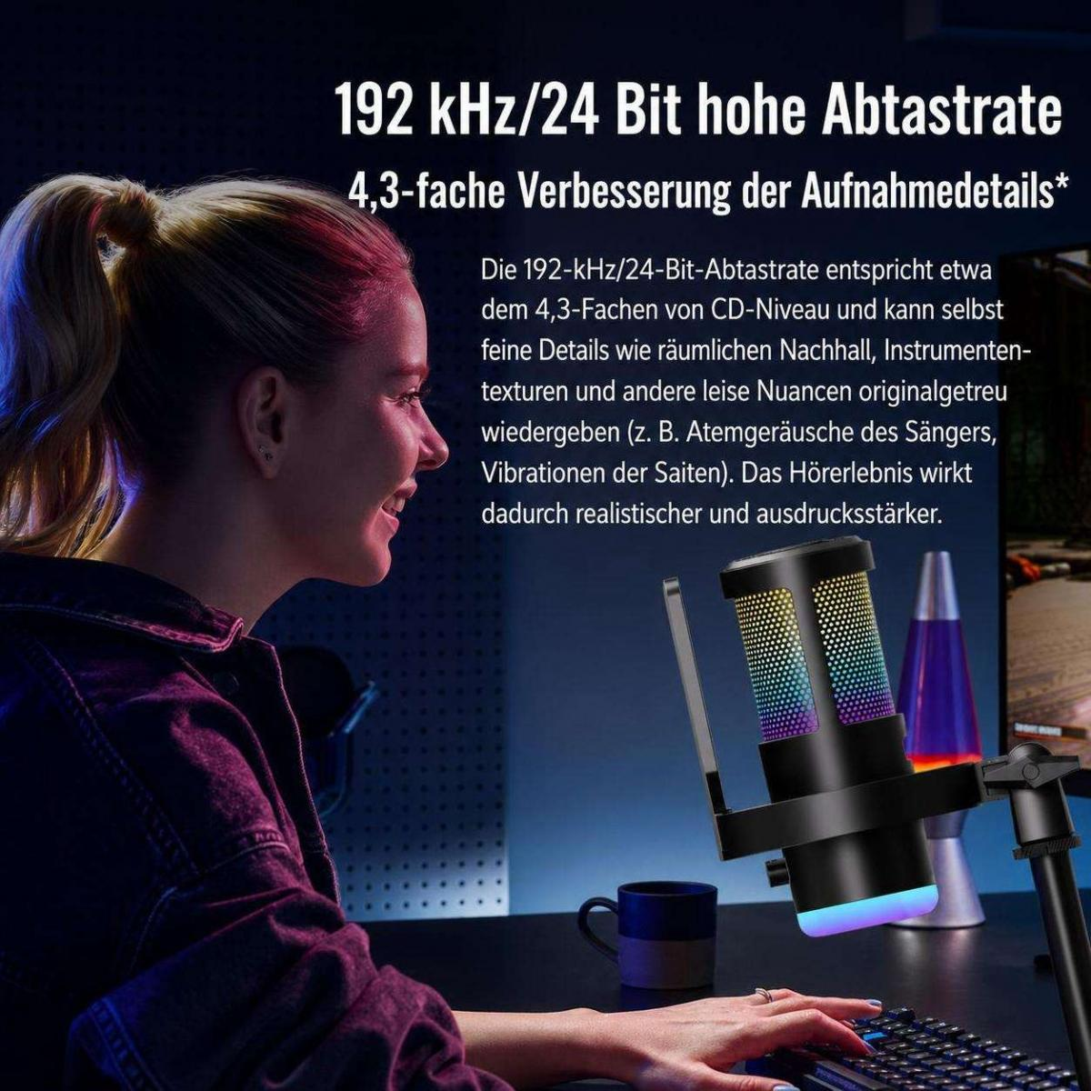Frau spricht vor einem Mikrofon mit RGB-Beleuchtung im Studio.