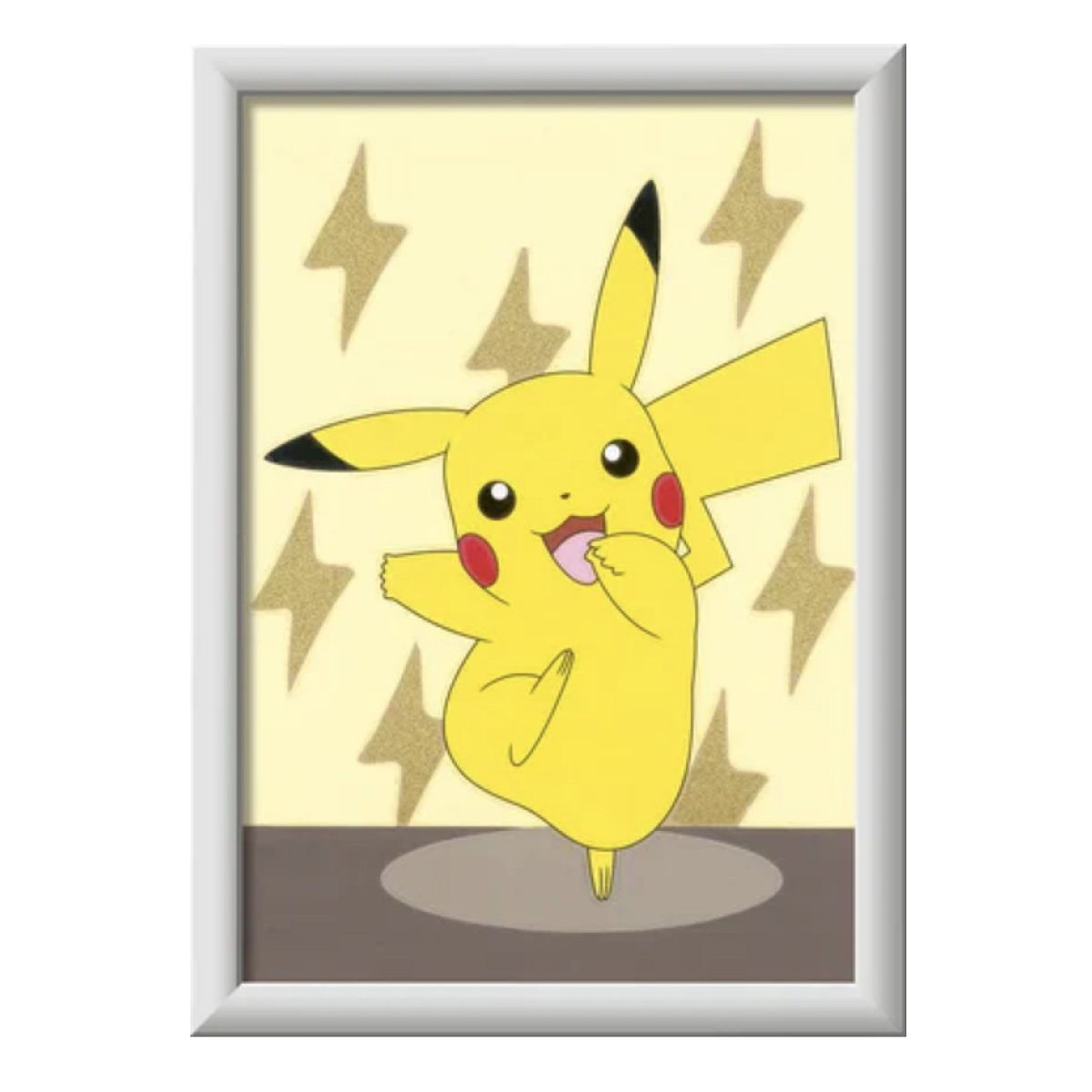 Ein gerahmtes Bild eines lächelnden gelben Pikachu, das auf einer grauen Bühne vor einem gelben Blitzhintergrund tanzt.